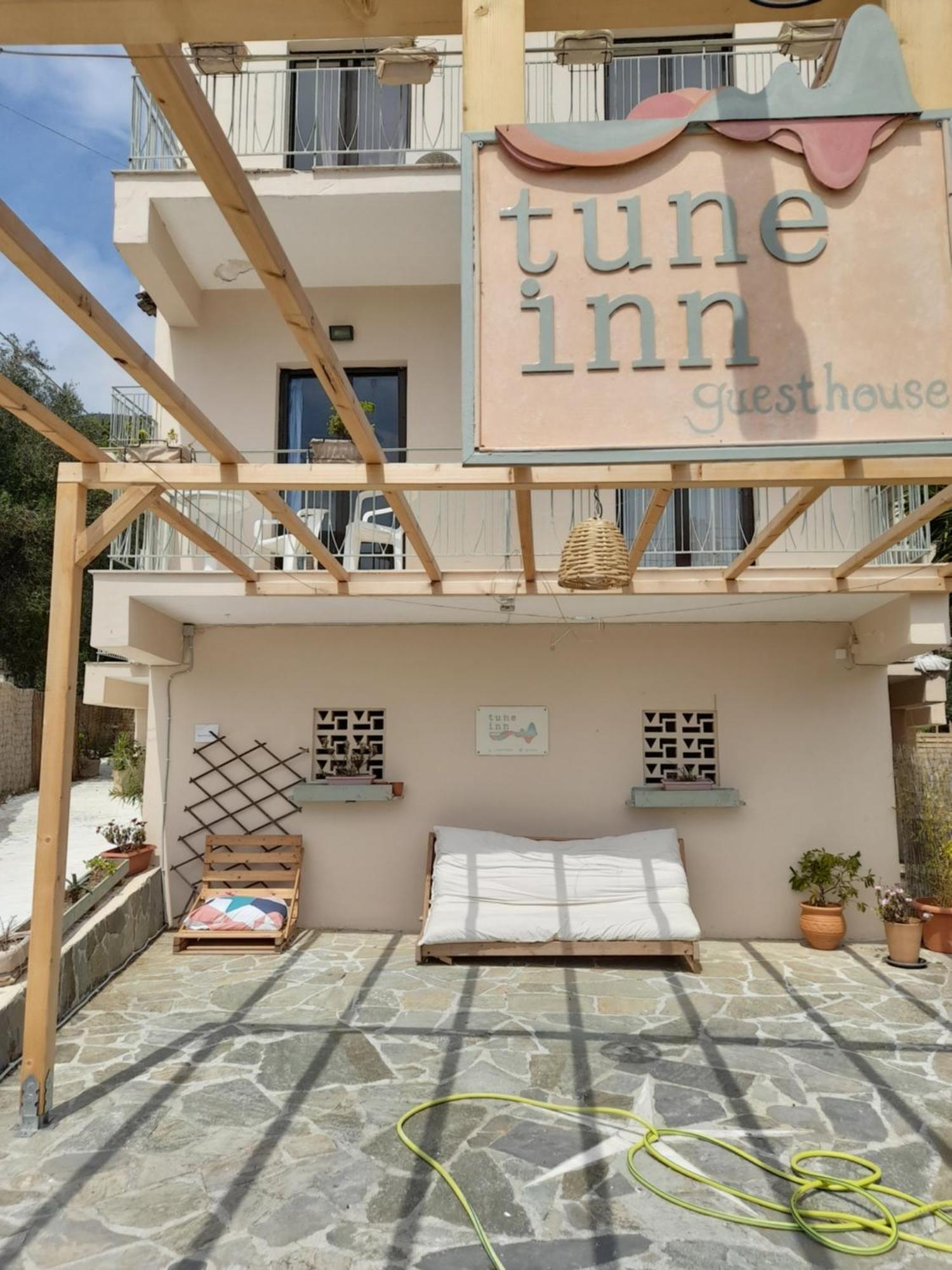 Tune Inn Guesthouse Ypsos Extérieur photo